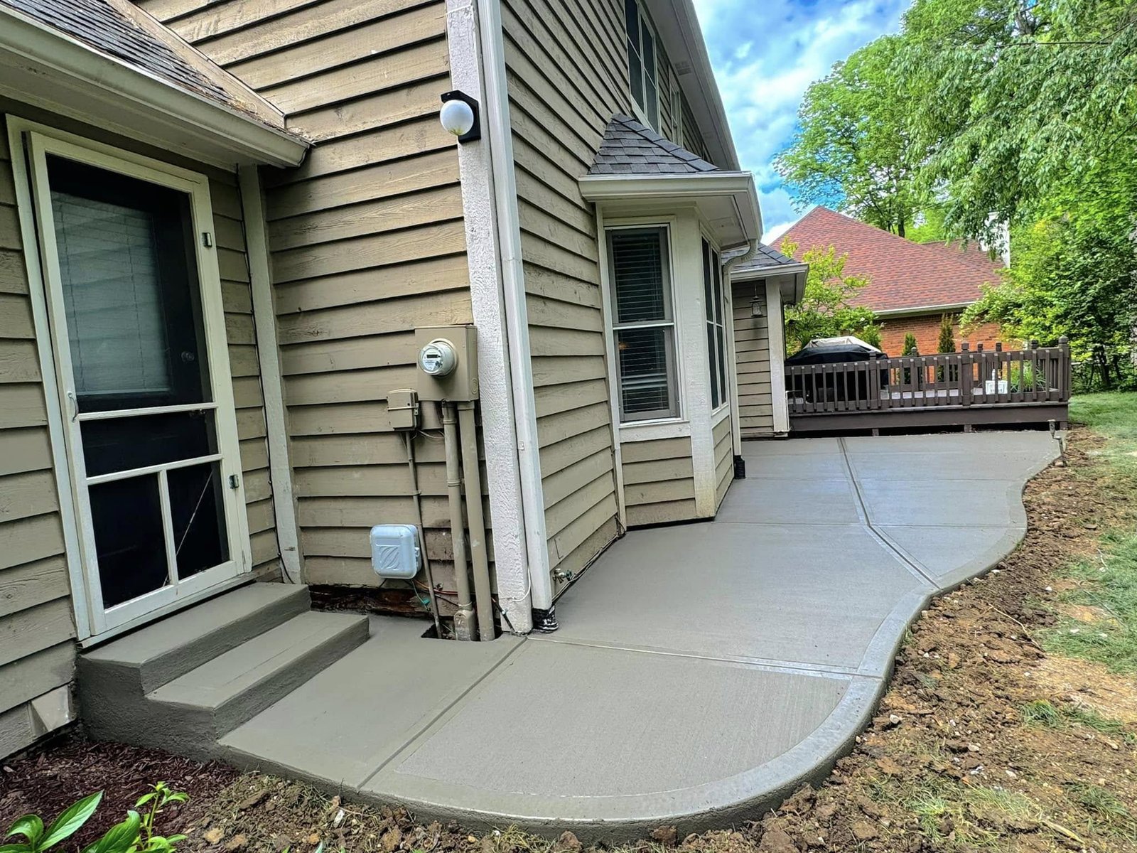 Concrete patio with a fire-pit seating area